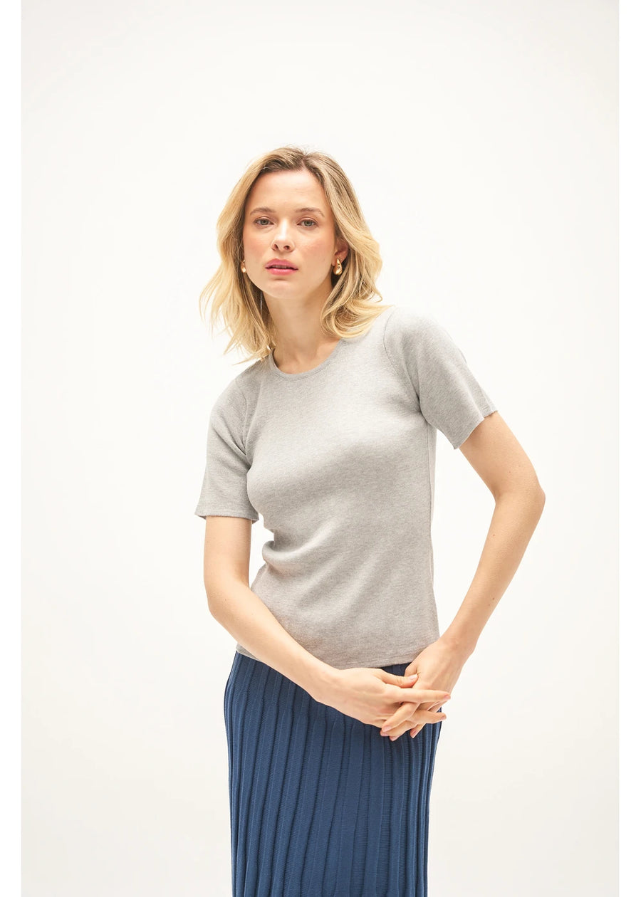 BLUSA BASICA MANGA CORTA GRIS CLARO