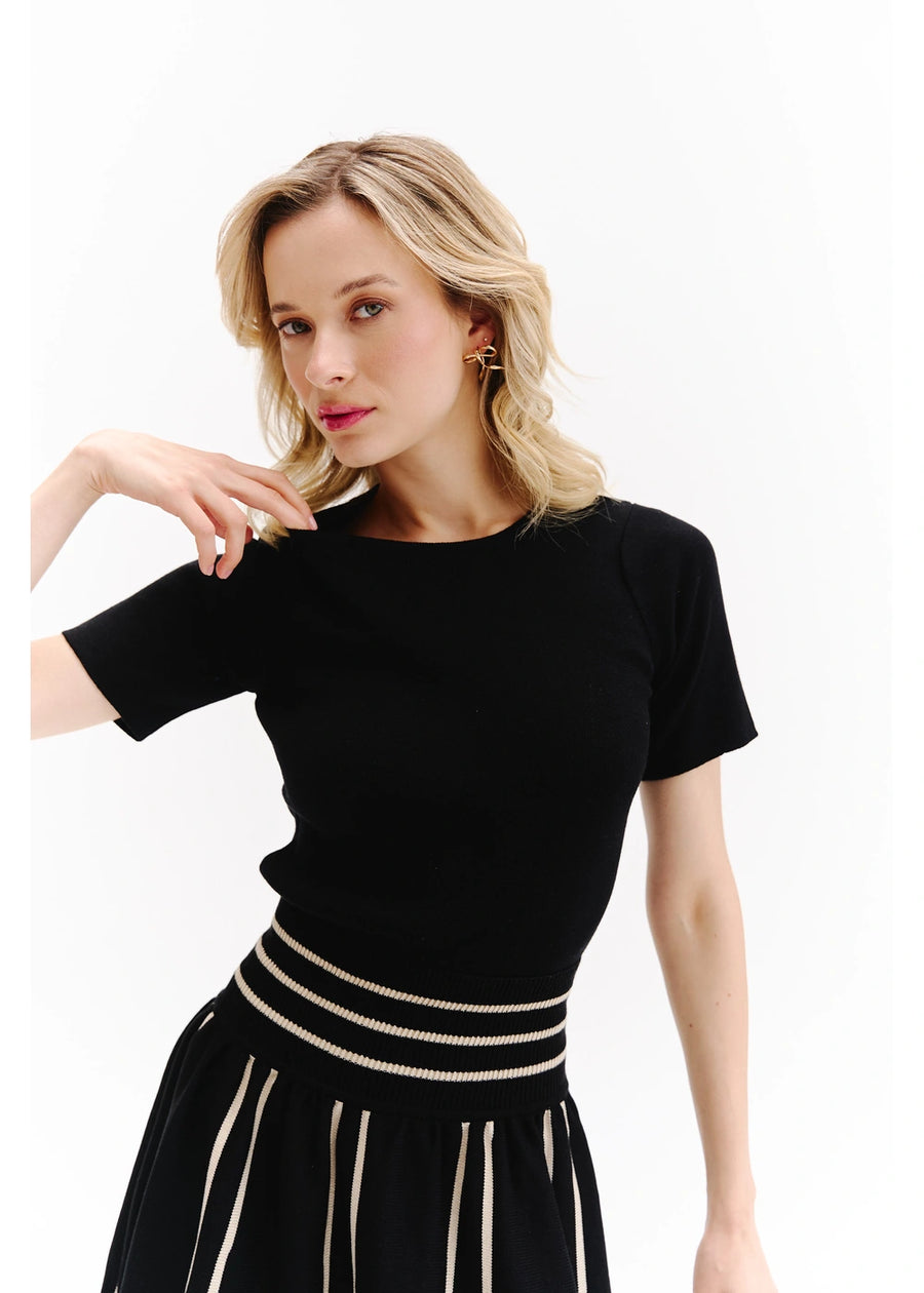 BLUSA BASICA MANGA CORTA NEGRO