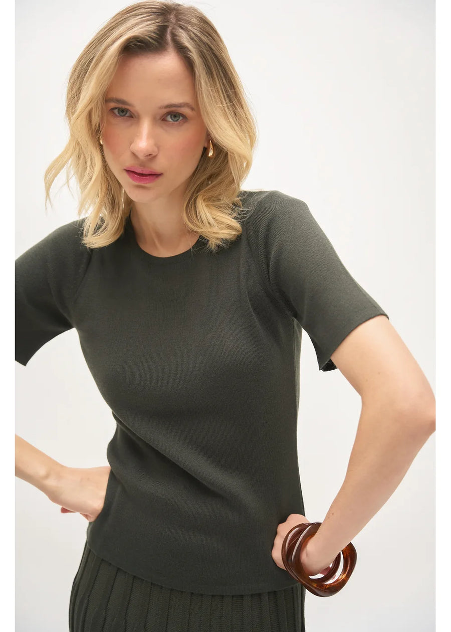 BLUSA BASICA MANGA CORTA VERDE MILITAR