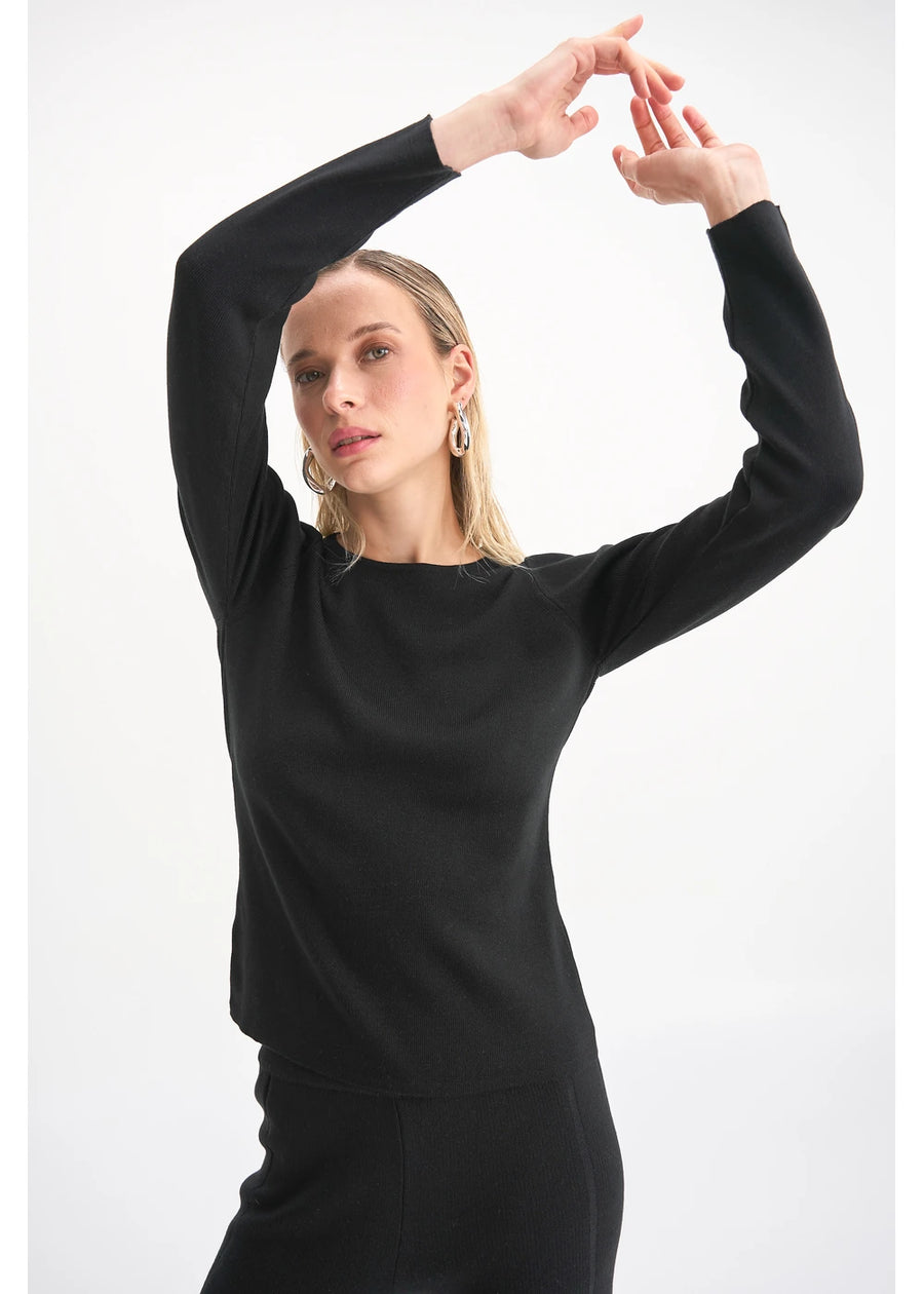 BLUSA BASICA MANGA LARGA NEGRO
