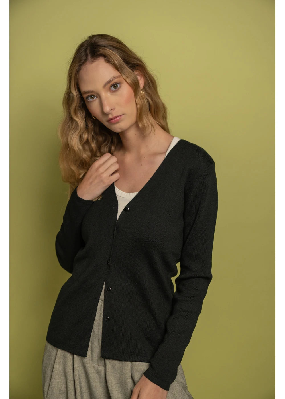 CARDIGAN BASICO en NEGRO - Vista lateral | ZEPHIR