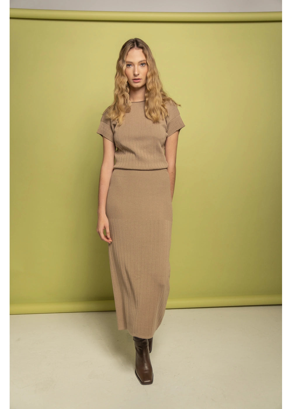 FALDA PLIEGUES en CAMEL - Vista lateral | ZEPHIR