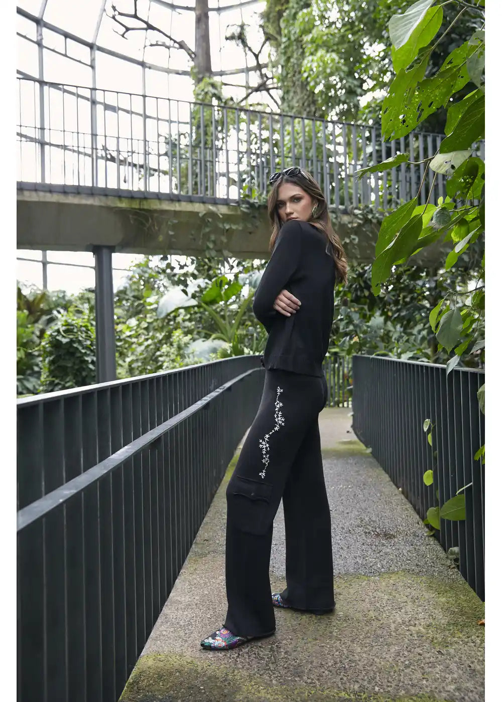 PANTALON ALBA en NEGRO - Vista lateral | ZEPHIR