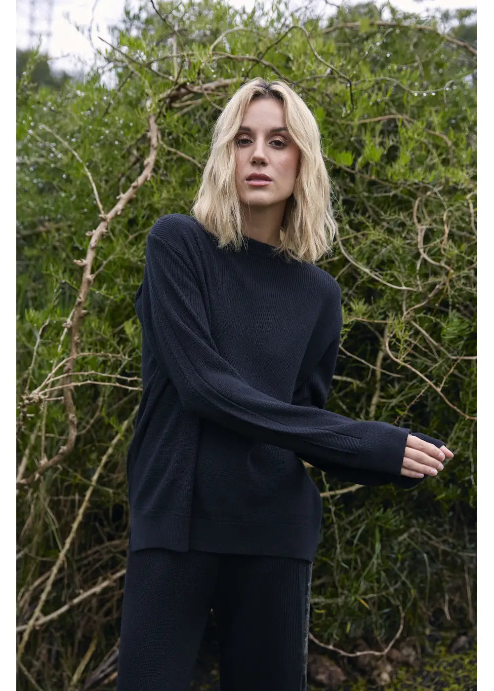 SWEATER SAHAR en NEGRO - Vista de espalda | ZEPHIR