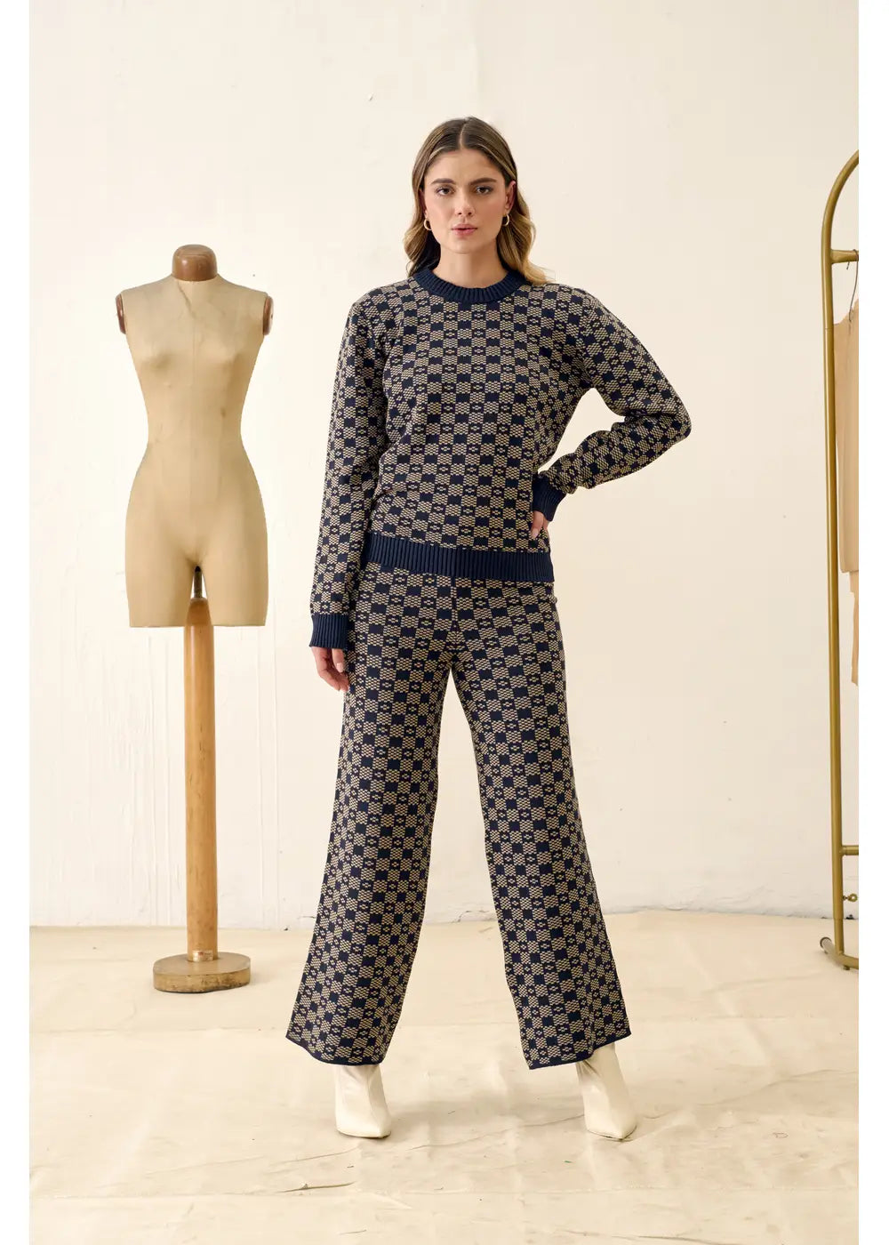 SWEATER VICTORIA en AZUL OSCURO - Look de estilo 4 | ZEPHIR