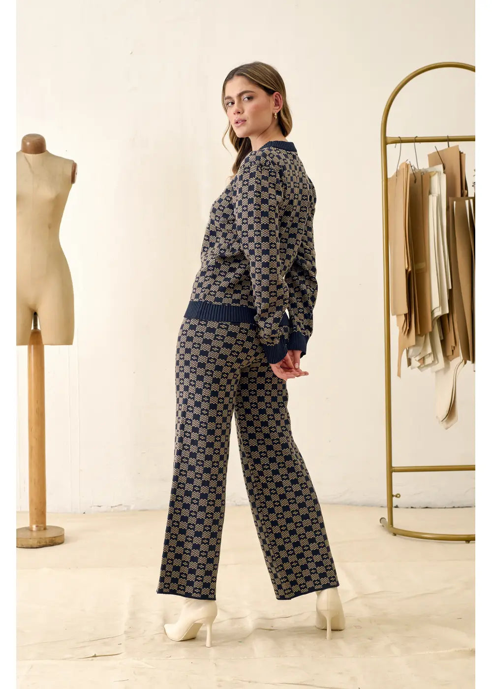 SWEATER VICTORIA en AZUL OSCURO - Look de estilo 6 | ZEPHIR