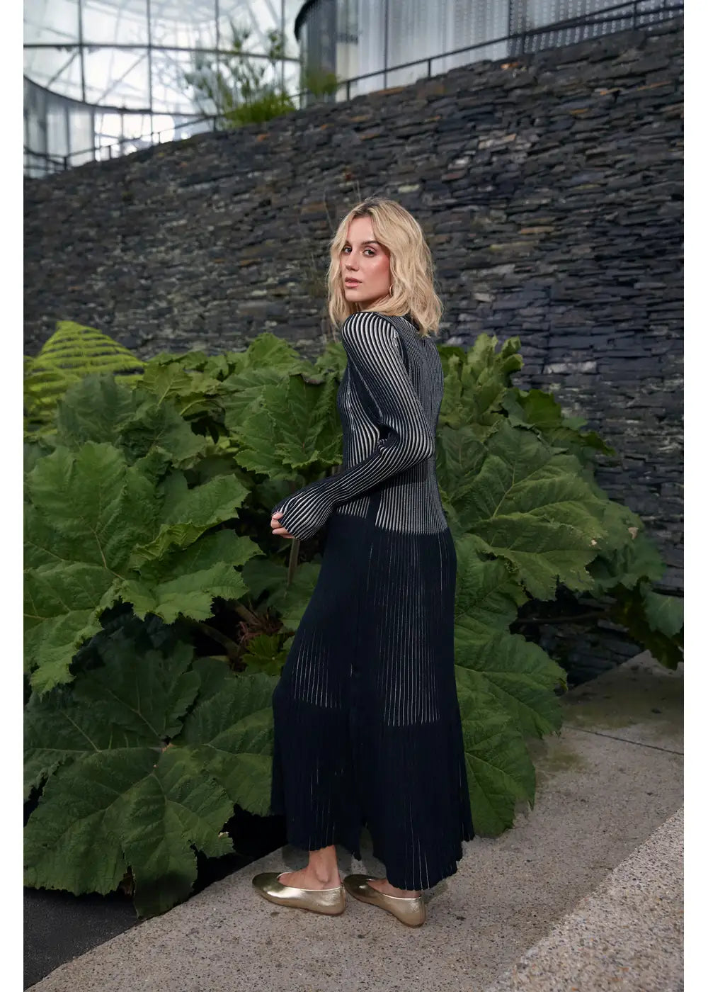 VESTIDO AURORA en NEGRO - Vista lateral | ZEPHIR