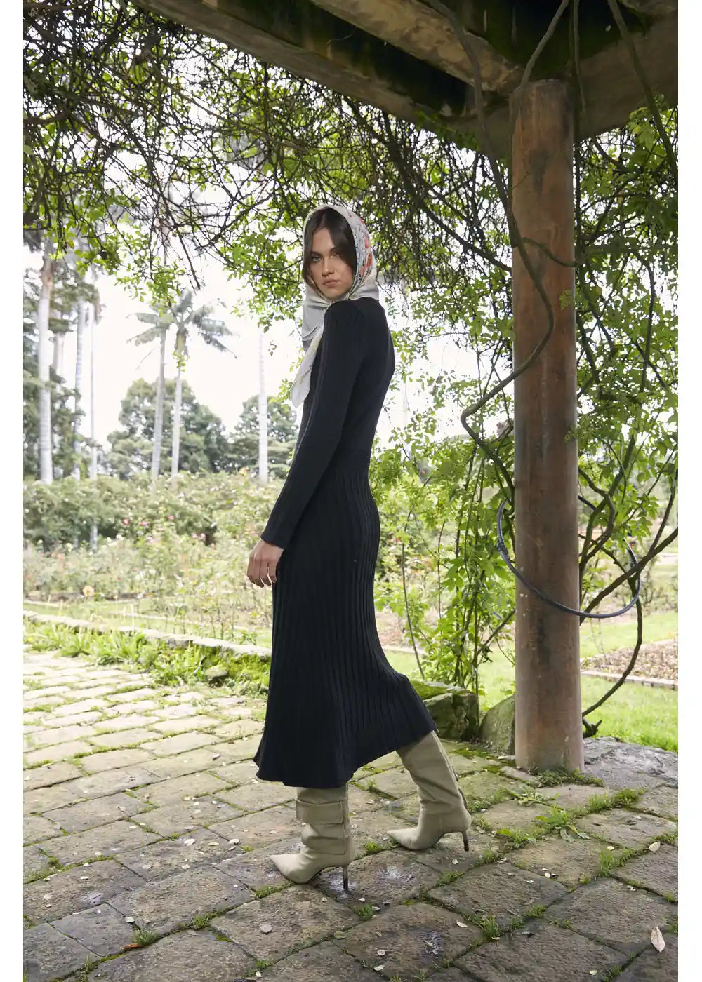 VESTIDO ELICE en NEGRO - Vista de espalda | ZEPHIR